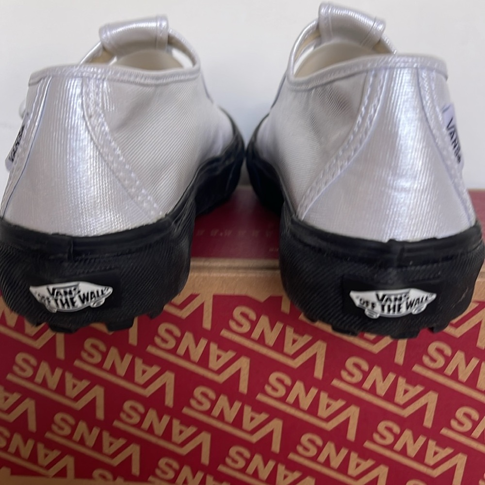 Vans WMNS Style 93
Coated Canvas True White
VN0A3XTJW00
Sneakers - Picture 13 of 16